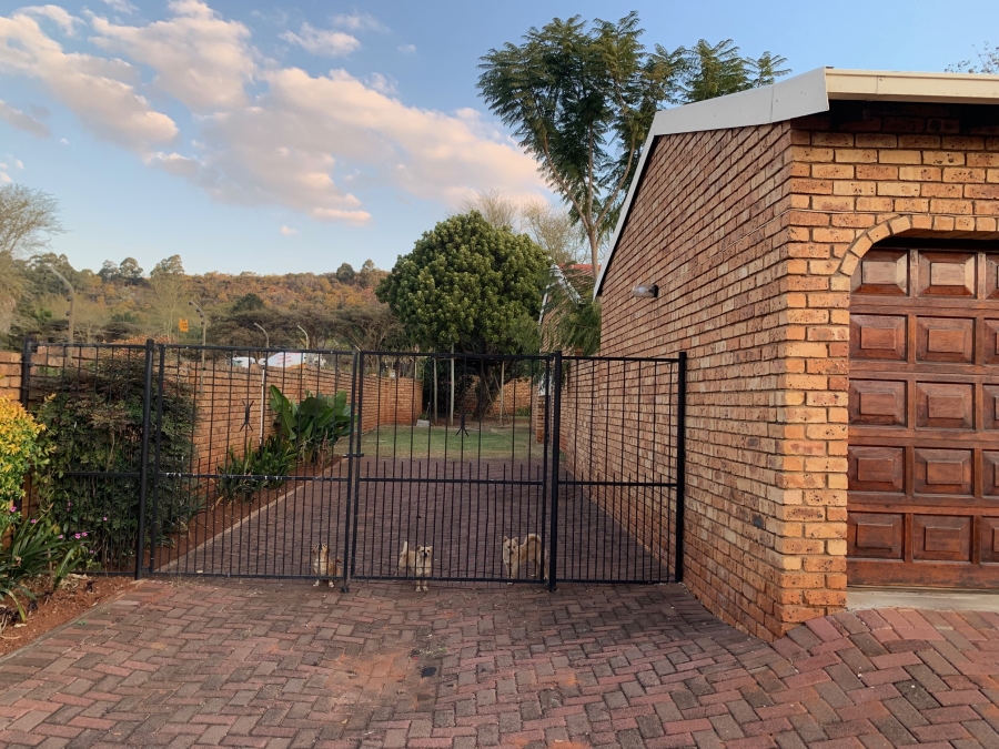 4 Bedroom Property for Sale in Die Wilgers Gauteng