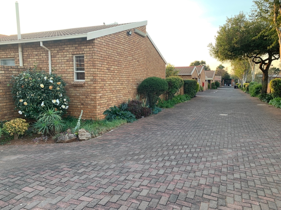 4 Bedroom Property for Sale in Die Wilgers Gauteng