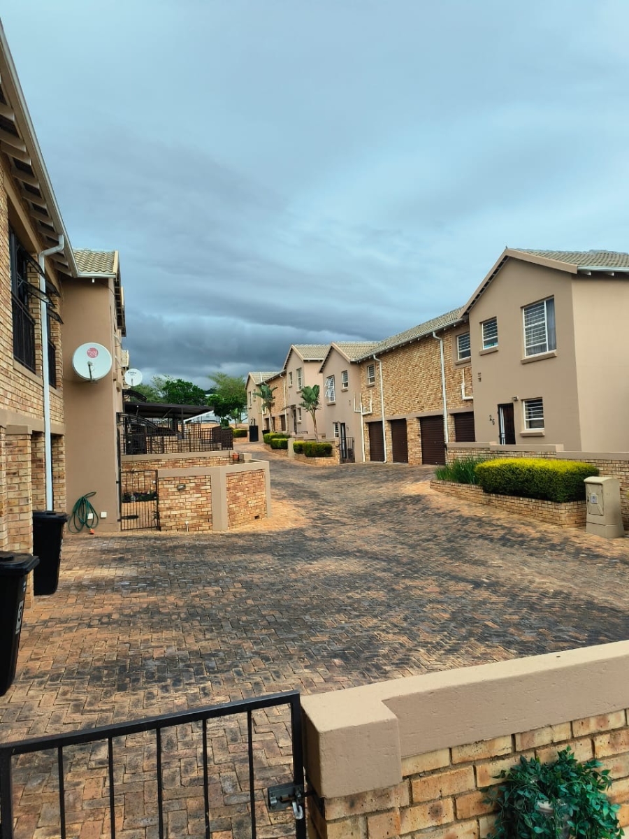 To Let 3 Bedroom Property for Rent in Wilgeheuwel Gauteng