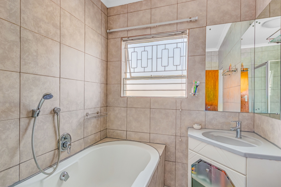 3 Bedroom Property for Sale in Sunninghill Gauteng