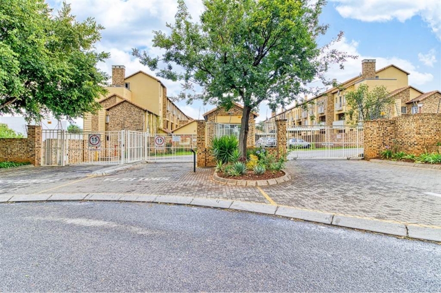To Let 2 Bedroom Property for Rent in Halfway Gardens Gauteng