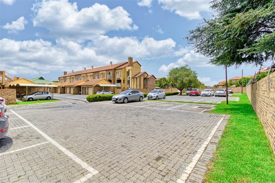 To Let 2 Bedroom Property for Rent in Halfway Gardens Gauteng