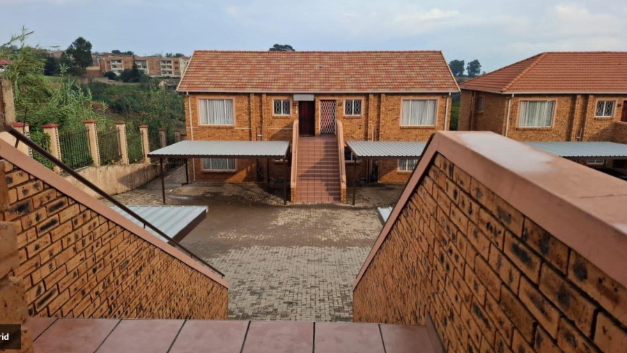 2 Bedroom Property for Sale in Towerby Gauteng