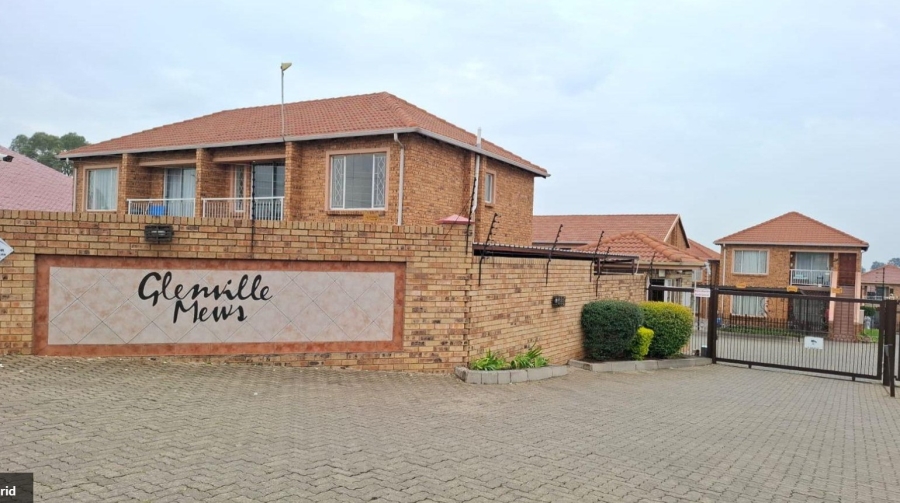 2 Bedroom Property for Sale in Towerby Gauteng