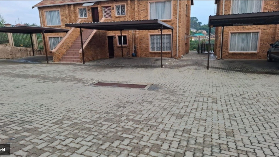 2 Bedroom Property for Sale in Towerby Gauteng