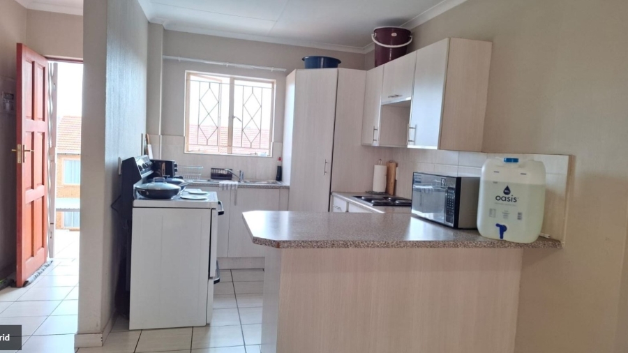 2 Bedroom Property for Sale in Towerby Gauteng
