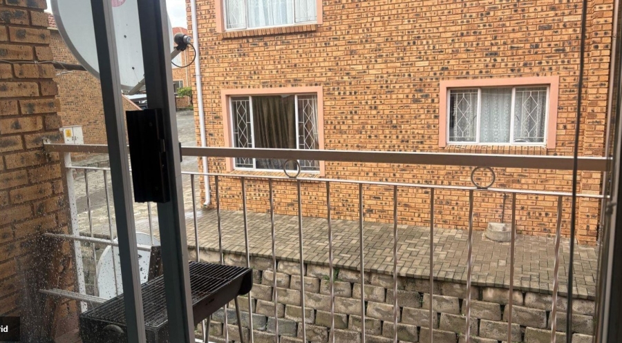 2 Bedroom Property for Sale in Towerby Gauteng