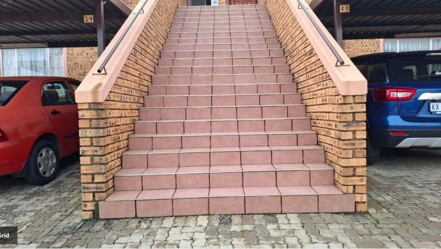 2 Bedroom Property for Sale in Towerby Gauteng