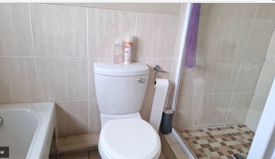 2 Bedroom Property for Sale in Towerby Gauteng