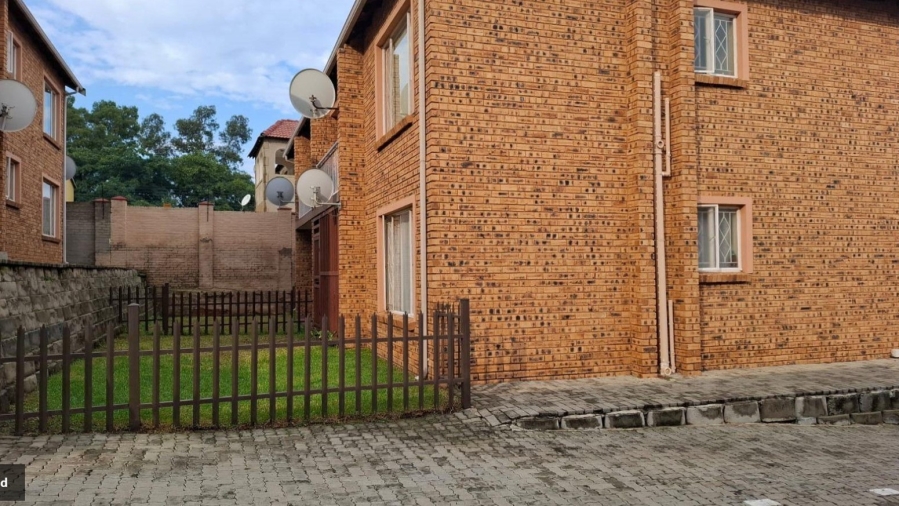 2 Bedroom Property for Sale in Towerby Gauteng
