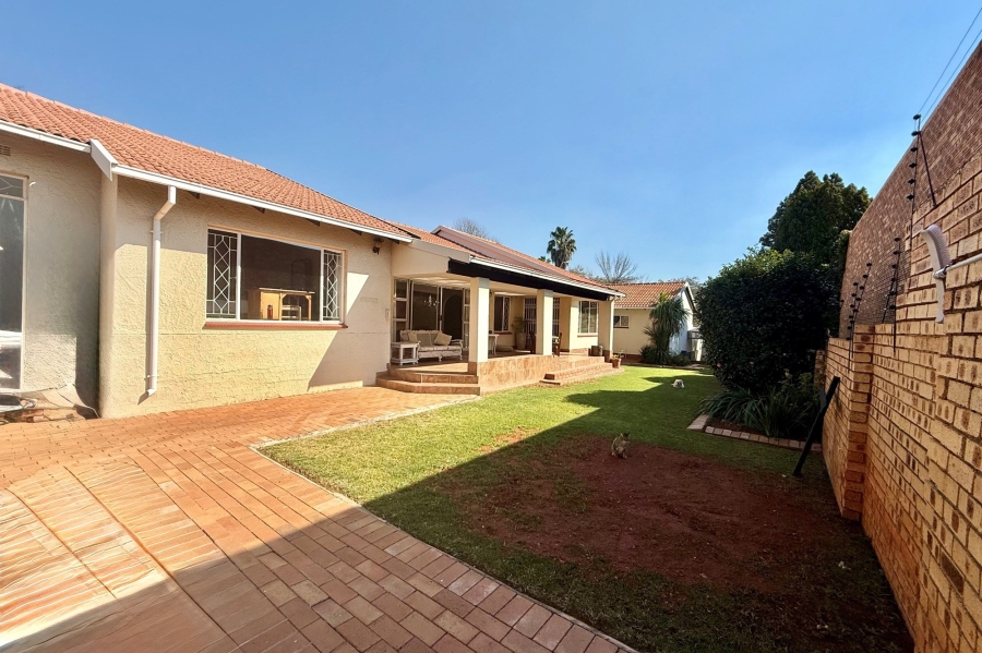 To Let 4 Bedroom Property for Rent in Weltevreden Park Gauteng