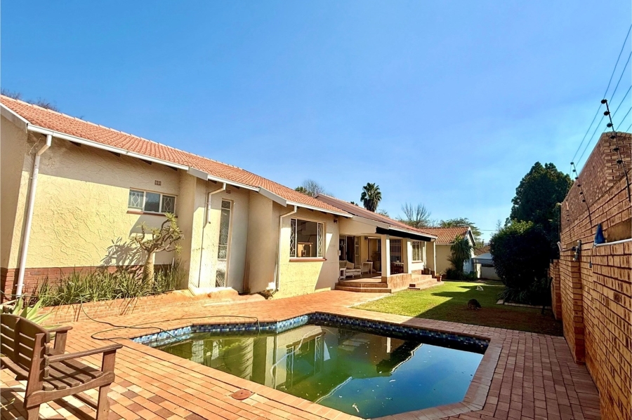 To Let 4 Bedroom Property for Rent in Weltevreden Park Gauteng