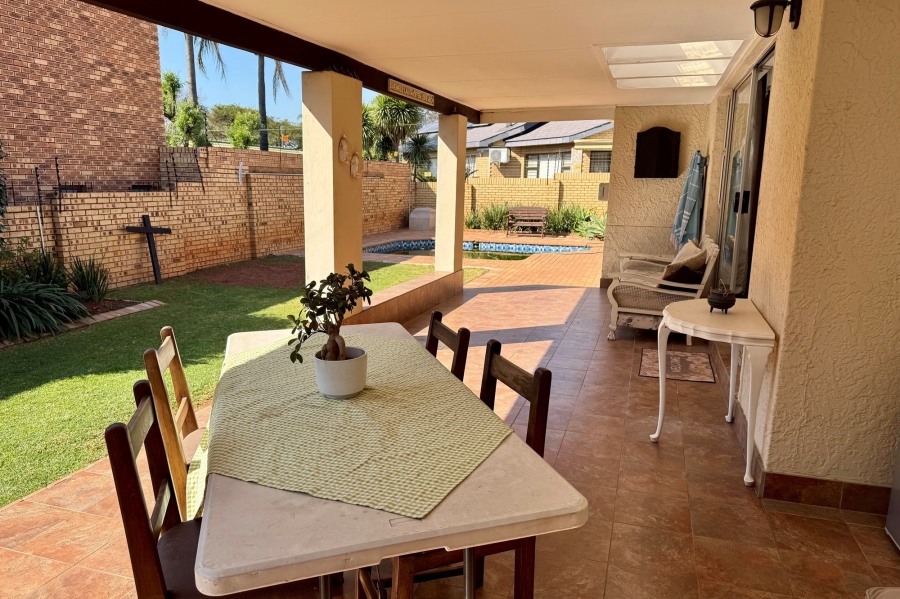 To Let 4 Bedroom Property for Rent in Weltevreden Park Gauteng
