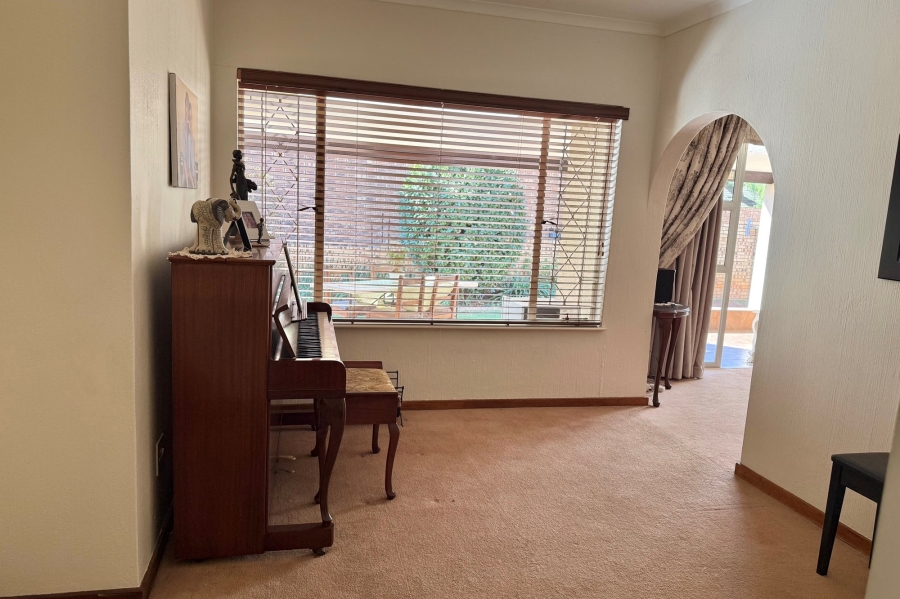To Let 4 Bedroom Property for Rent in Weltevreden Park Gauteng