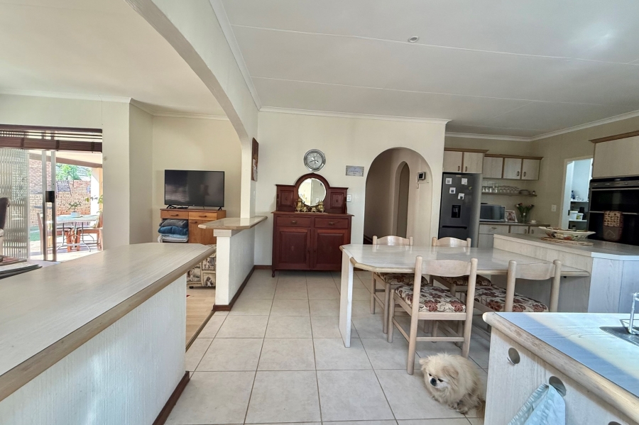 To Let 4 Bedroom Property for Rent in Weltevreden Park Gauteng