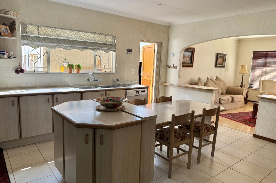 To Let 4 Bedroom Property for Rent in Weltevreden Park Gauteng
