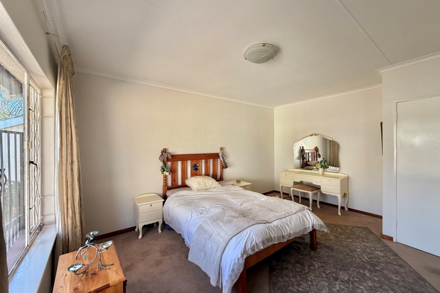 To Let 4 Bedroom Property for Rent in Weltevreden Park Gauteng