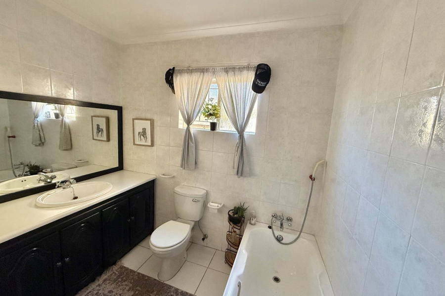 To Let 4 Bedroom Property for Rent in Weltevreden Park Gauteng