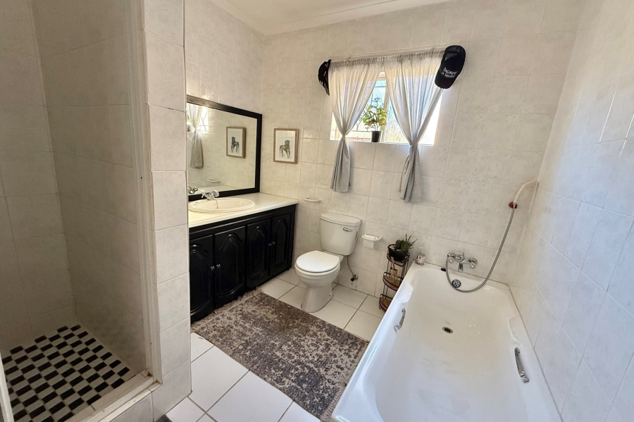 To Let 4 Bedroom Property for Rent in Weltevreden Park Gauteng