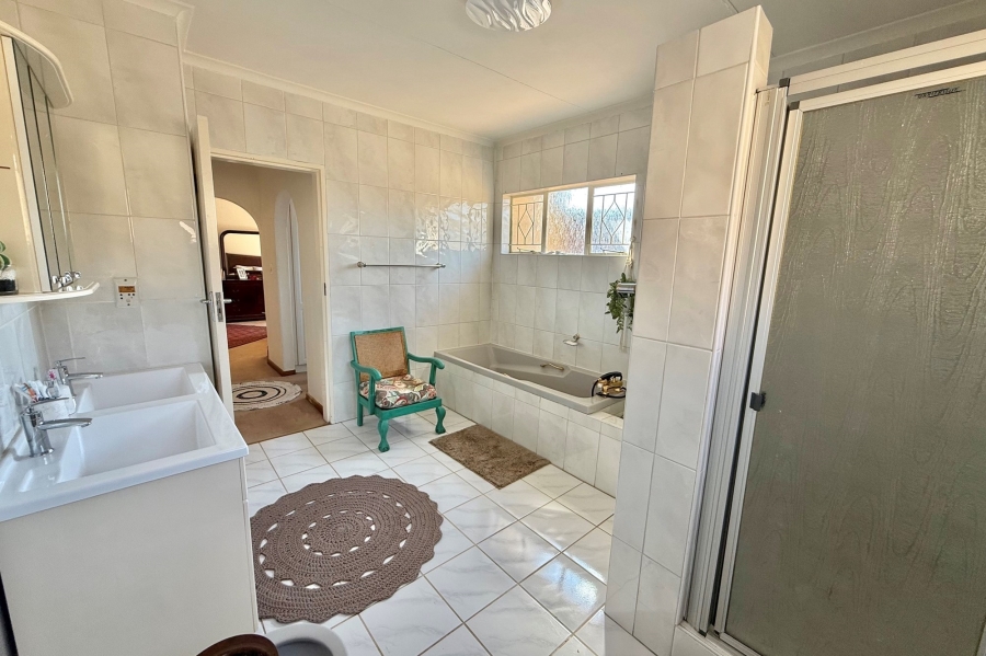 To Let 4 Bedroom Property for Rent in Weltevreden Park Gauteng