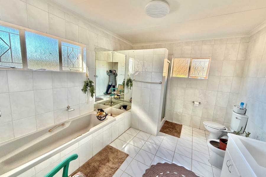 To Let 4 Bedroom Property for Rent in Weltevreden Park Gauteng