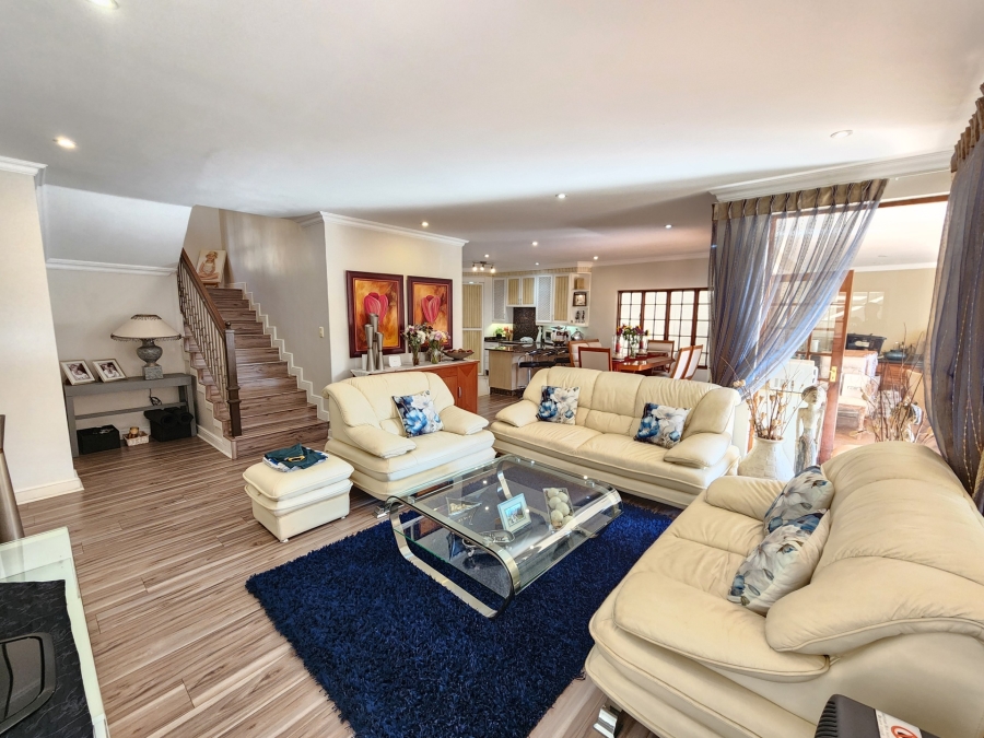 4 Bedroom Property for Sale in Nieuw Muckleneuk Gauteng