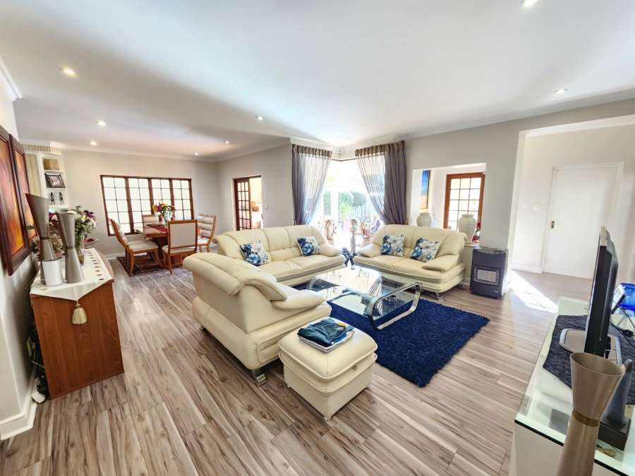 4 Bedroom Property for Sale in Nieuw Muckleneuk Gauteng