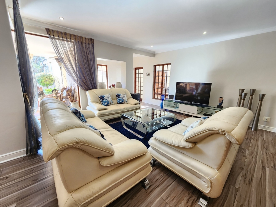 4 Bedroom Property for Sale in Nieuw Muckleneuk Gauteng