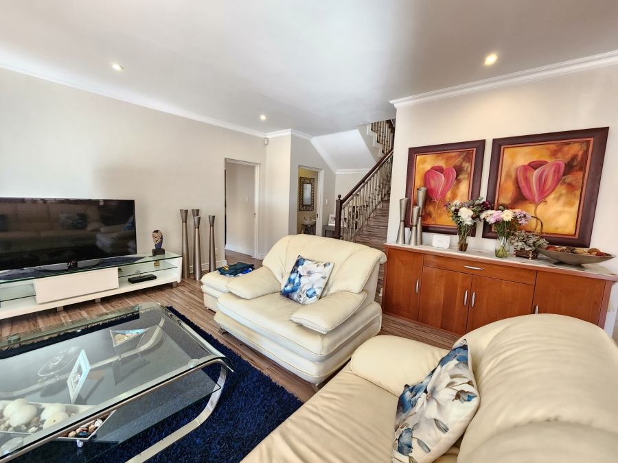 4 Bedroom Property for Sale in Nieuw Muckleneuk Gauteng