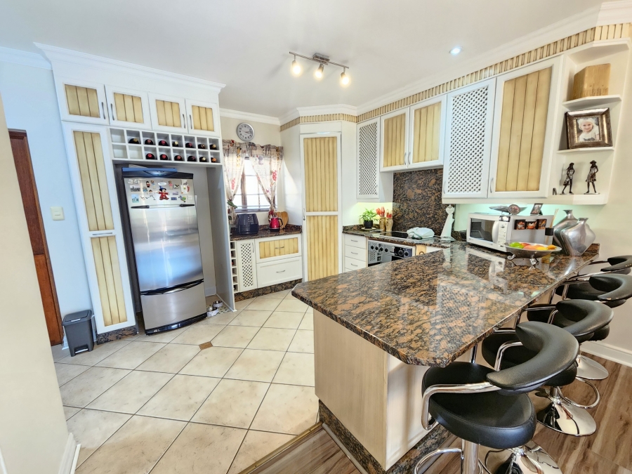 4 Bedroom Property for Sale in Nieuw Muckleneuk Gauteng