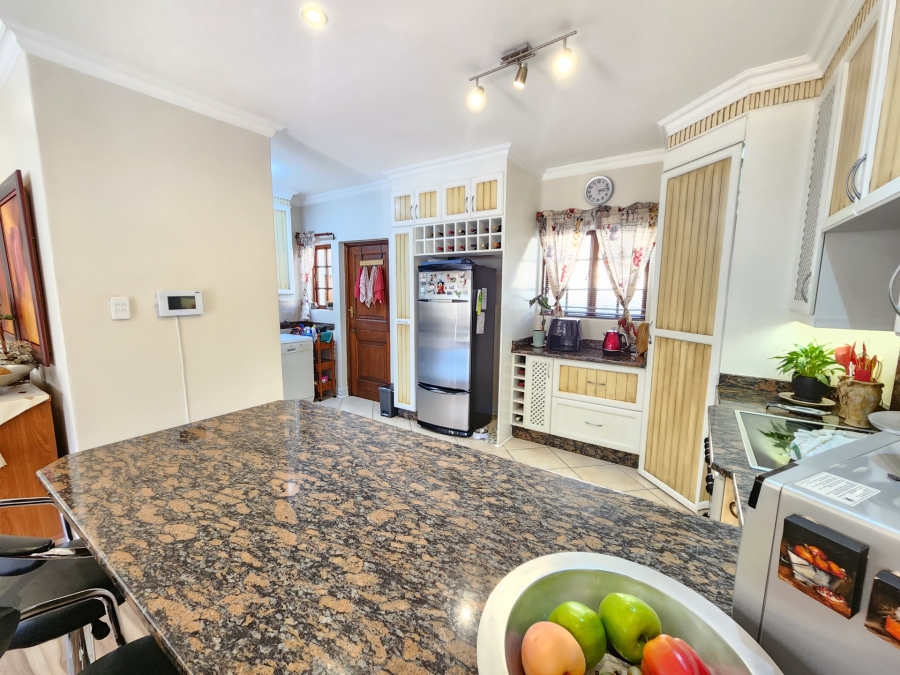 4 Bedroom Property for Sale in Nieuw Muckleneuk Gauteng