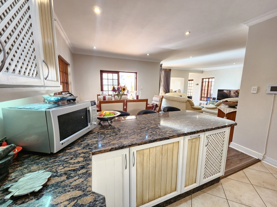 4 Bedroom Property for Sale in Nieuw Muckleneuk Gauteng