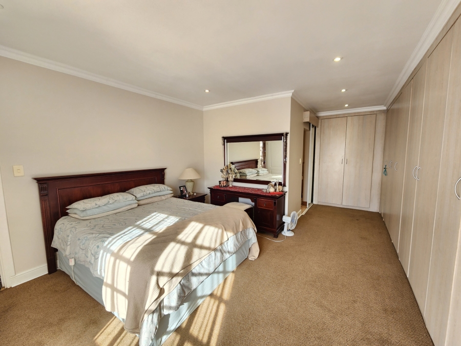 4 Bedroom Property for Sale in Nieuw Muckleneuk Gauteng