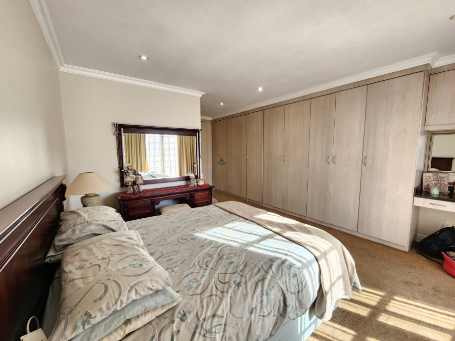 4 Bedroom Property for Sale in Nieuw Muckleneuk Gauteng