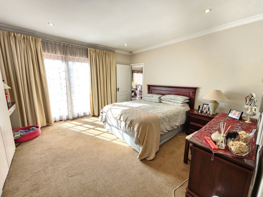 4 Bedroom Property for Sale in Nieuw Muckleneuk Gauteng