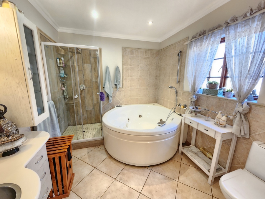 4 Bedroom Property for Sale in Nieuw Muckleneuk Gauteng
