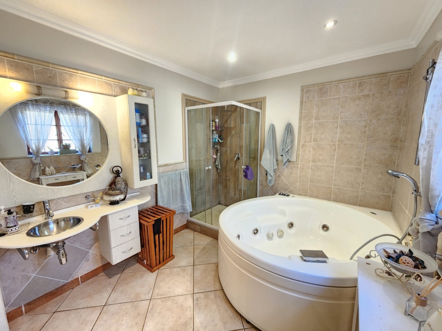 4 Bedroom Property for Sale in Nieuw Muckleneuk Gauteng