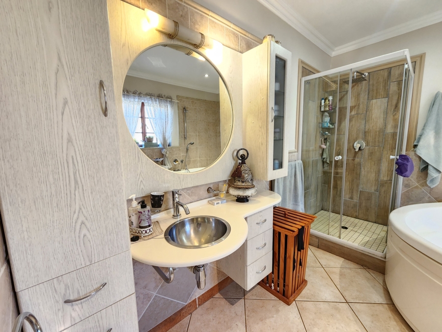 4 Bedroom Property for Sale in Nieuw Muckleneuk Gauteng