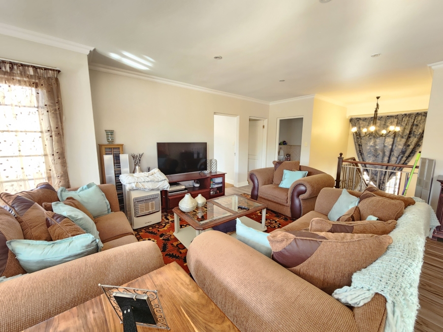 4 Bedroom Property for Sale in Nieuw Muckleneuk Gauteng