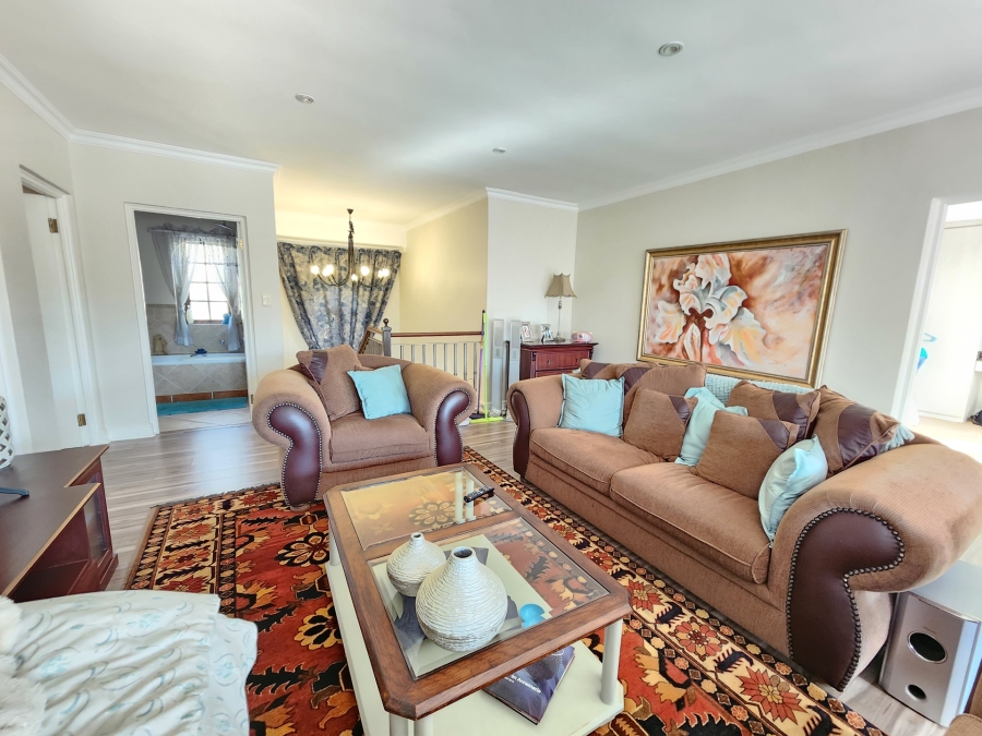 4 Bedroom Property for Sale in Nieuw Muckleneuk Gauteng