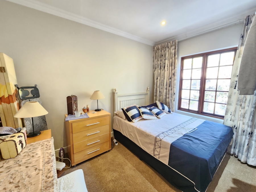 4 Bedroom Property for Sale in Nieuw Muckleneuk Gauteng