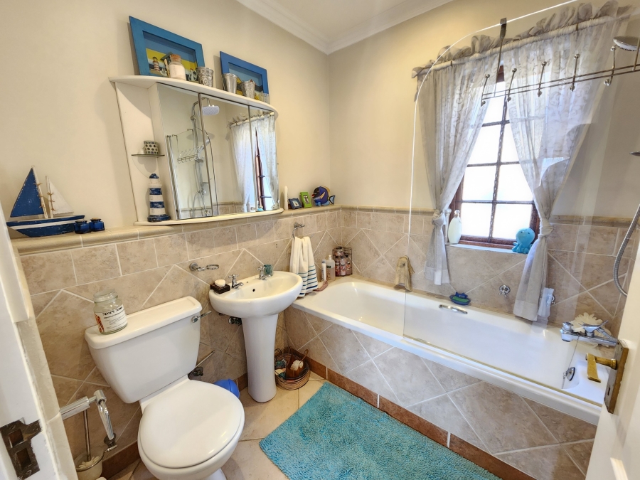 4 Bedroom Property for Sale in Nieuw Muckleneuk Gauteng