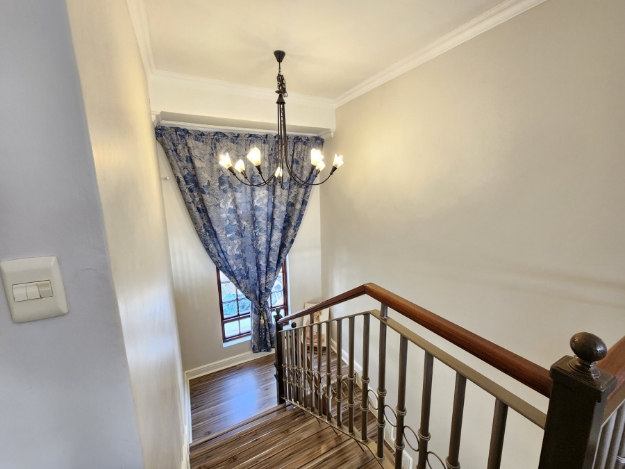 4 Bedroom Property for Sale in Nieuw Muckleneuk Gauteng