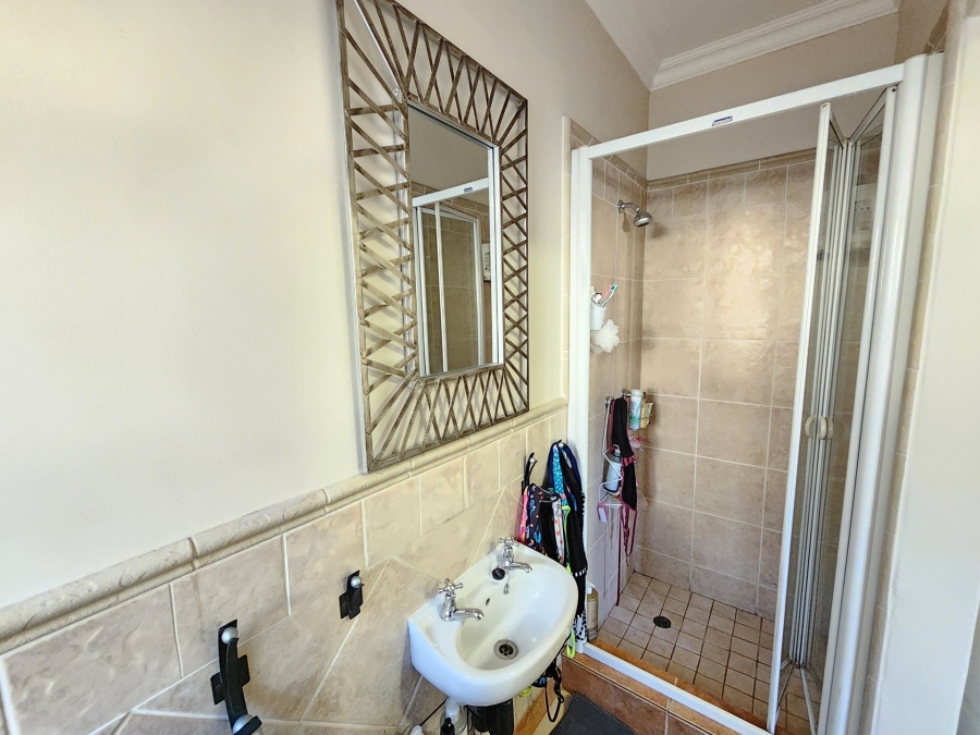 4 Bedroom Property for Sale in Nieuw Muckleneuk Gauteng