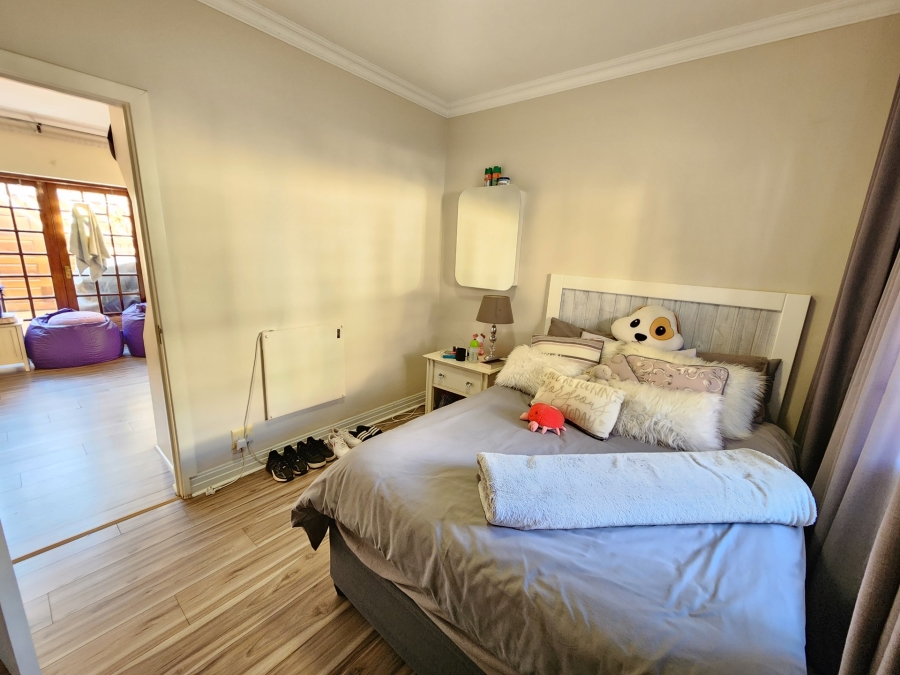 4 Bedroom Property for Sale in Nieuw Muckleneuk Gauteng