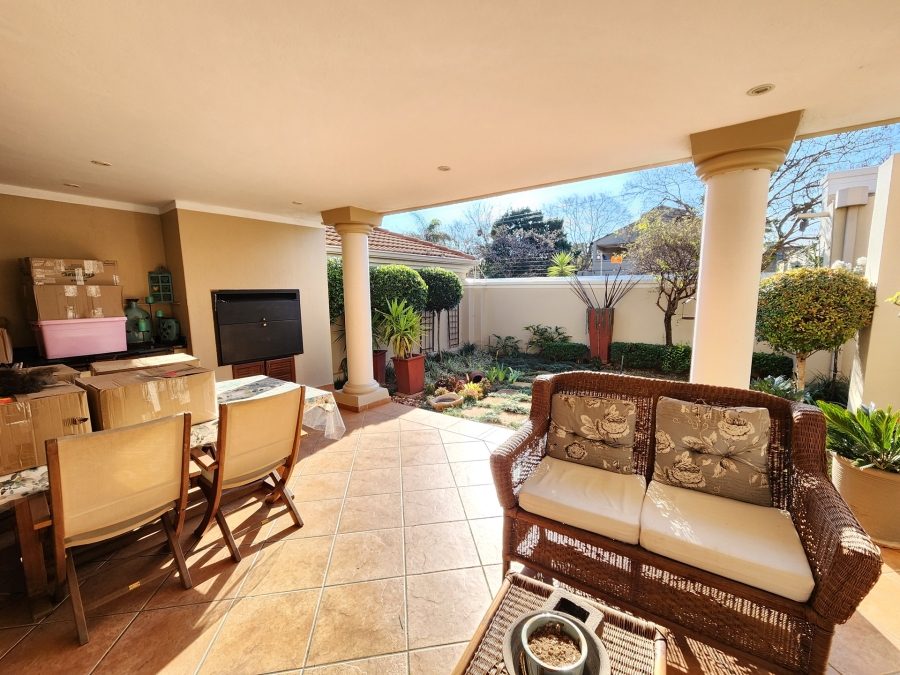 4 Bedroom Property for Sale in Nieuw Muckleneuk Gauteng