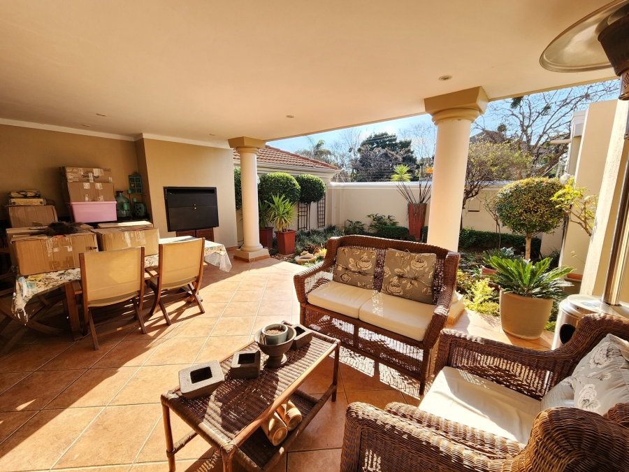 4 Bedroom Property for Sale in Nieuw Muckleneuk Gauteng