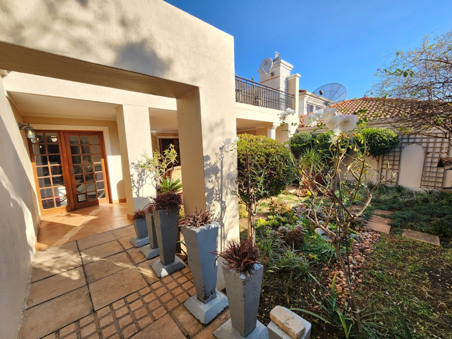 4 Bedroom Property for Sale in Nieuw Muckleneuk Gauteng