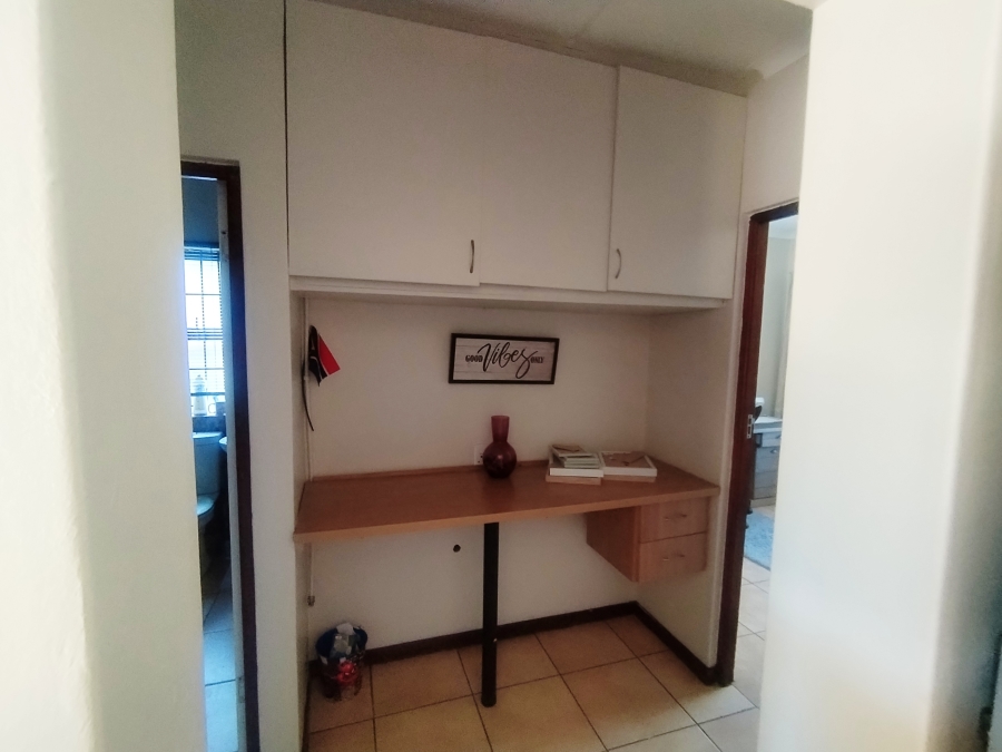 2 Bedroom Property for Sale in Waterstone Park Gauteng