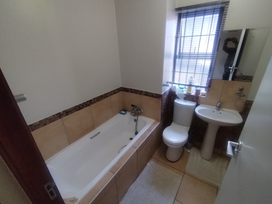 2 Bedroom Property for Sale in Waterstone Park Gauteng